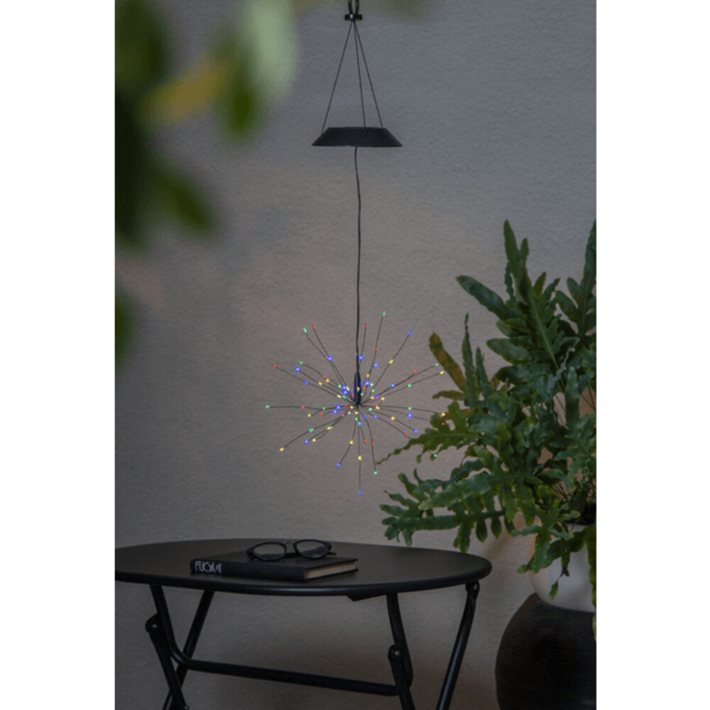 Sinnlich hängende schwarze Dekoleuchte mit 90 bunten LED von Star Trading, für ein vergnügliches und stimmungsvolles Ambiente