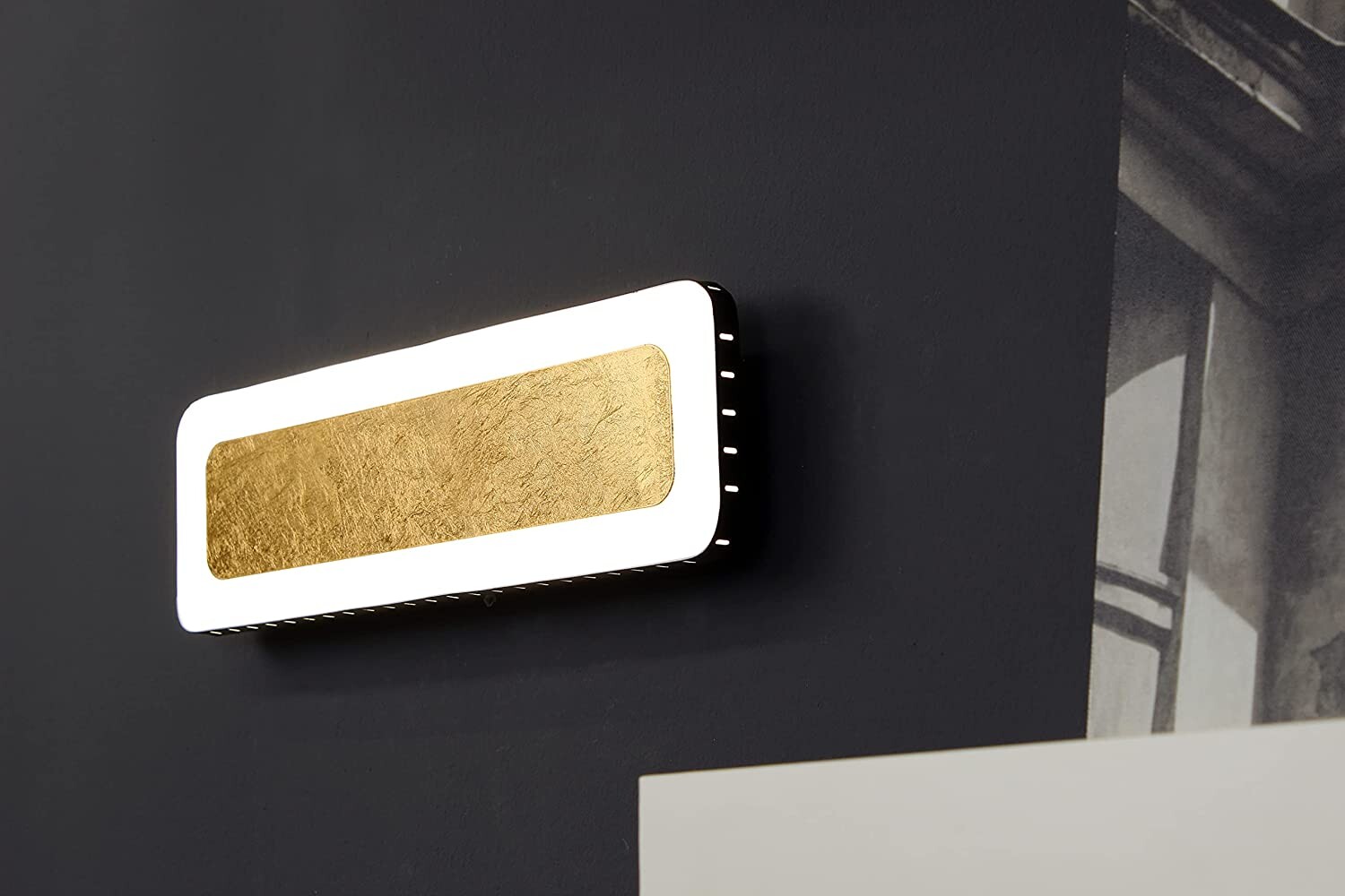 Moderne Außenwandleuchte Solaris in Gold mit schwarzem Rand, energiesparend und langlebig dank LED Technologie, vom namhaften Hersteller ECO-LIGHT