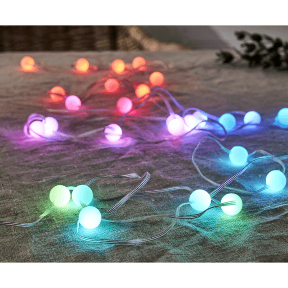 Schicke Lichterkette mit einstellbaren Farben und milchigen Cover von Star Trading