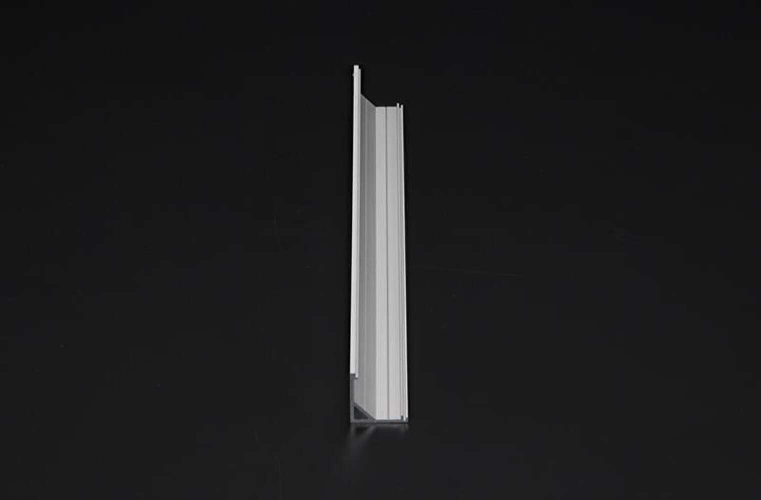 Elegantes silber mattes Deko-Light Eck Profil AV 03 12, perfekt für 12-13.3 mm LED Stripes