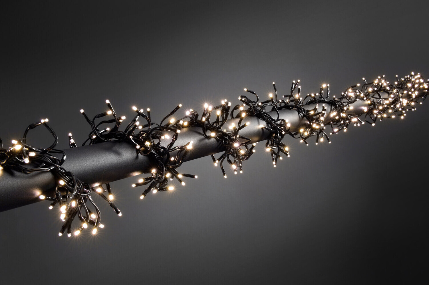 Eindrucksvolle Konstsmide Micro LED Büschelllichterkette mit warmen weißen Dioden