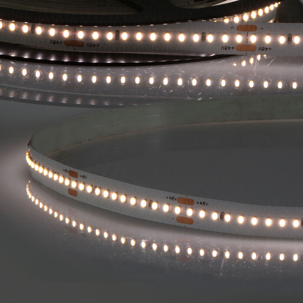 Flexibler, neutralweißer LED-Streifen der Marke Isoled mit hoher Lichtqualität