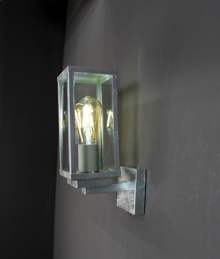 Hervorragend gestaltete Außenwandleuchte KARO mit Bewegungsmelder in Silber von ECO-LIGHT
