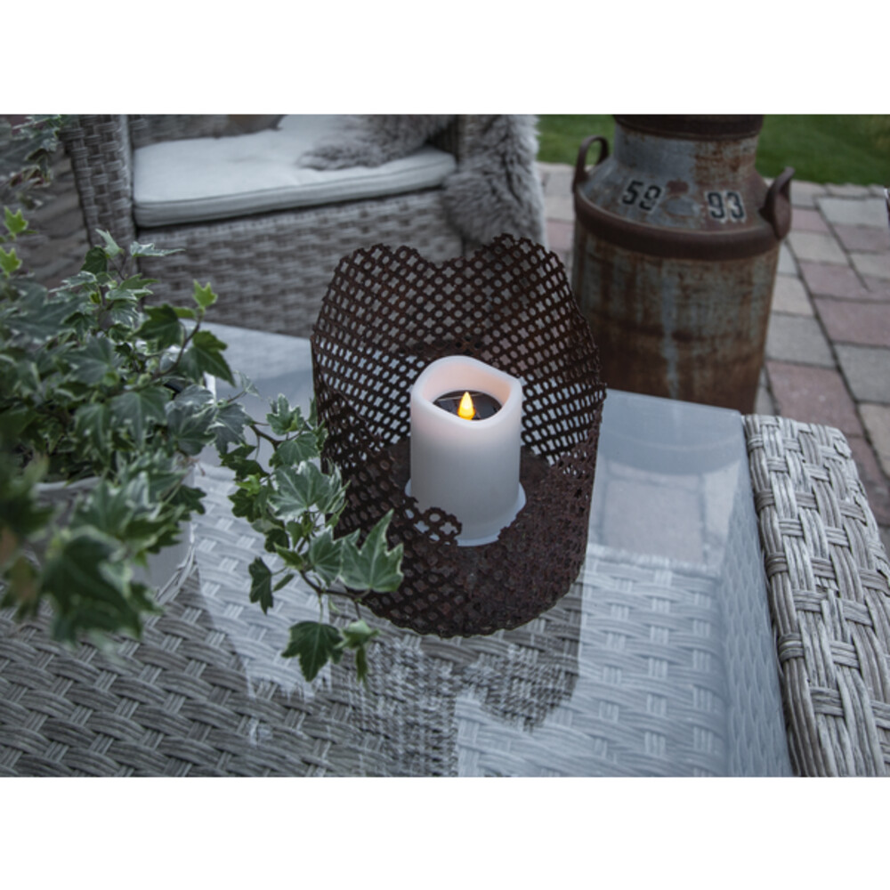Schicke weiße LED Kerze von Star Trading im Vierfarb Karton für den Outdoor Bereich mit Dämmerungssensor