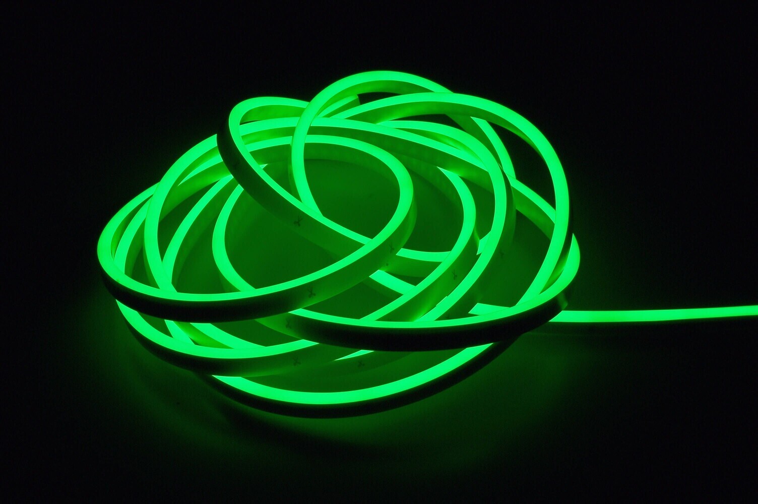 Leuchtender Deko-Light LED-Streifen, flexibel und wasserfest mit atemberaubenden RGB-Farben