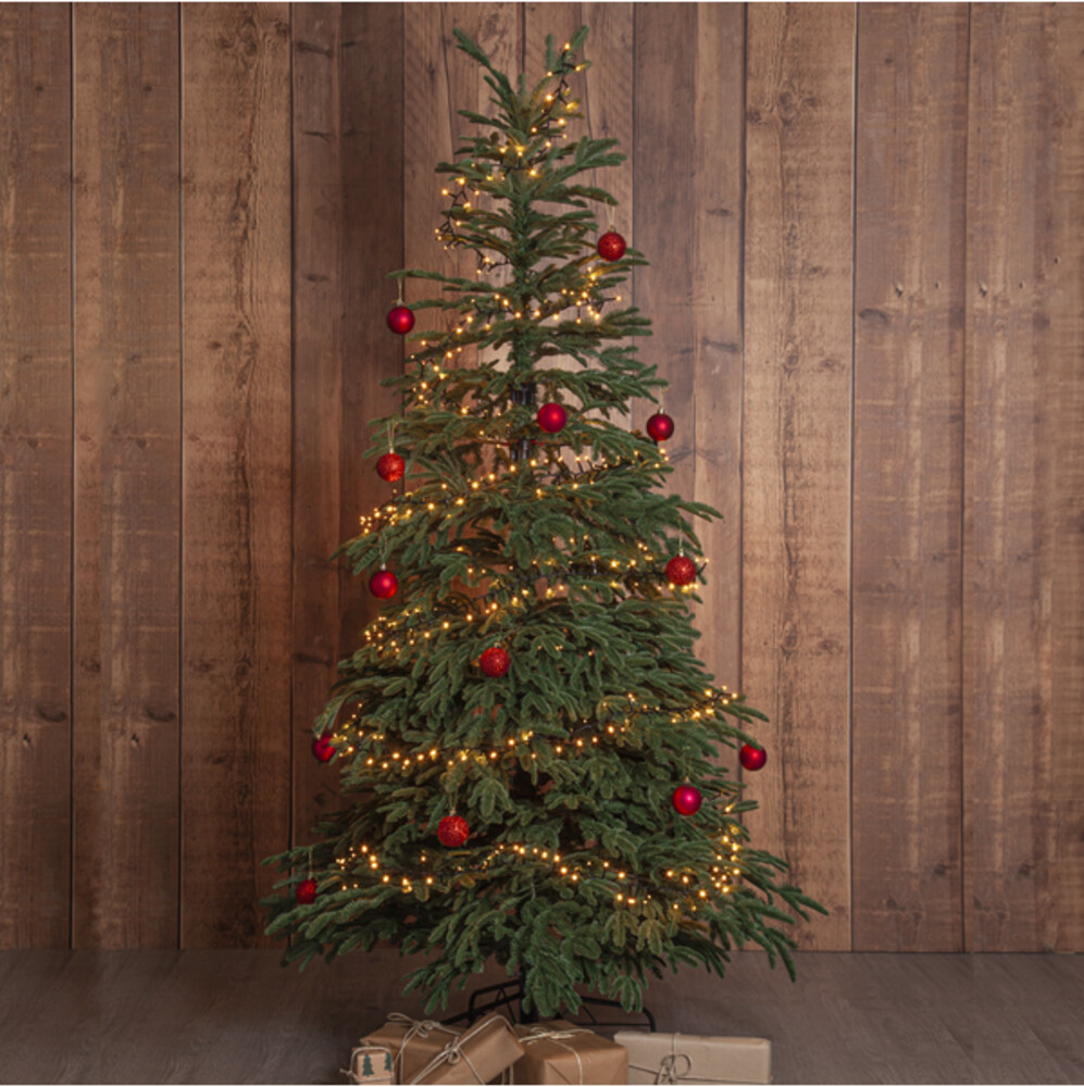 Naturgetreuer Weihnachtsbaum mit Metallfuss und in Outdoor-Qualität von Star Trading