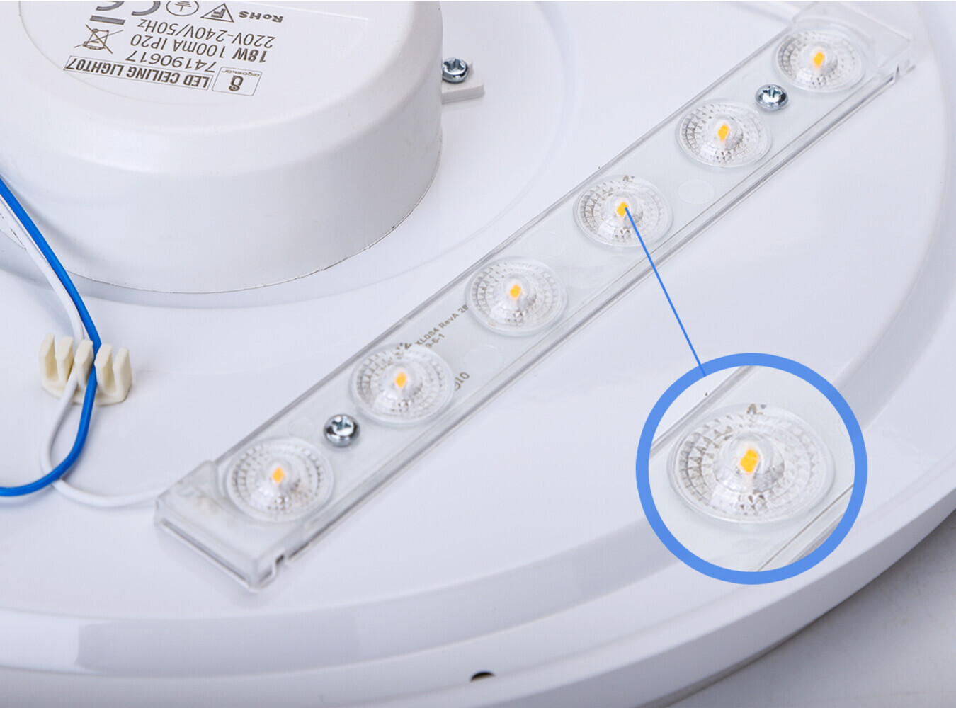 Hochwertiger LED Deckenstrahler & Spot von LED Universum in Rundform und strahlendem Weiß