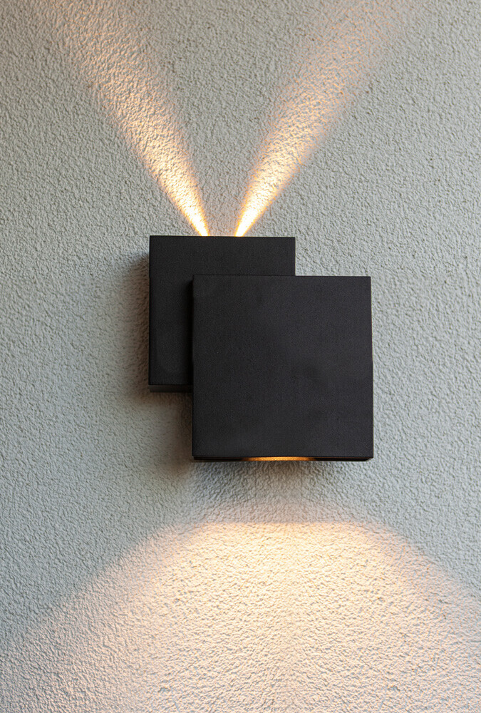 Exquisite schwarze Außenwandleuchte der Marke ECO-LIGHT mit LED-Funktion, die hervorragendes, warmes Licht ausstrahlt