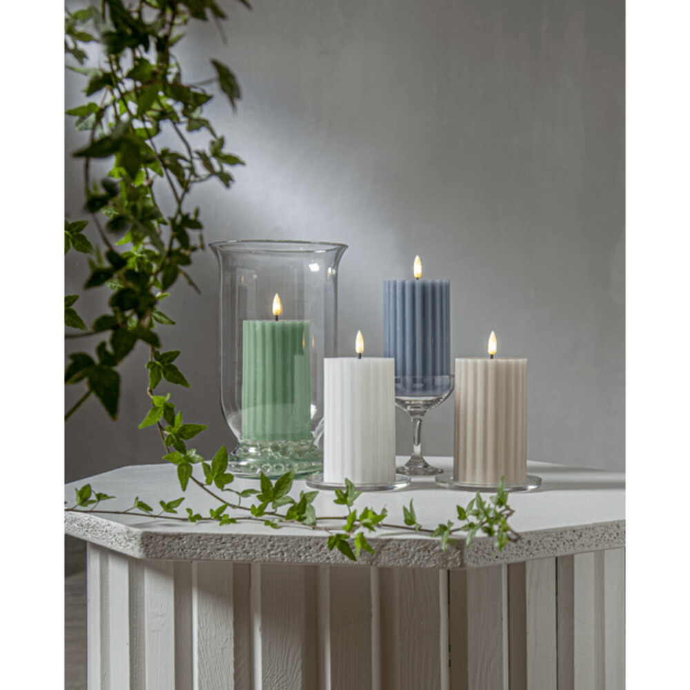 Elegante LED Kerzen von Star Trading in natürlichem Weiß mit faszinierender Flamme