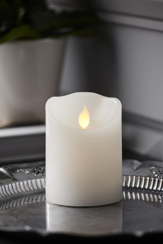 Weiße LED Kerze mit beweglicher Flamme von Star Trading
