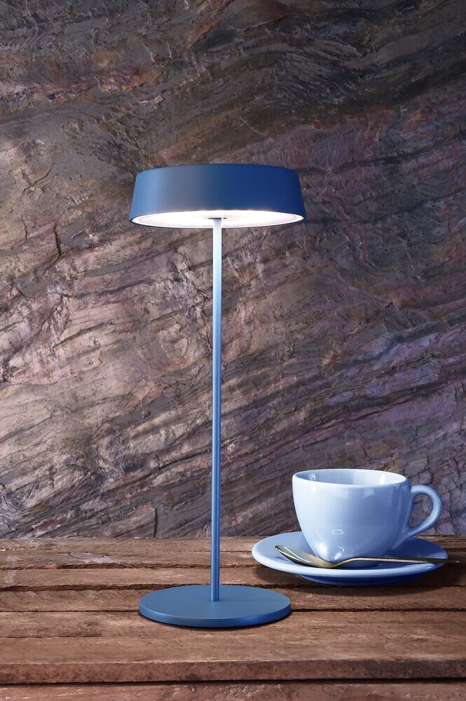 Prächtige blaue Tischleuchte von Deko-Light mit standfestem Standfuß für ein wohlige Atmosphäre