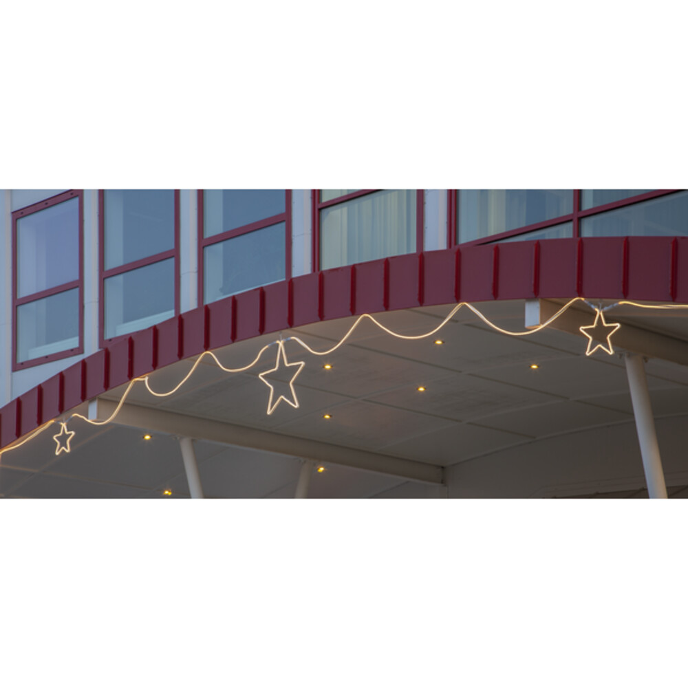 Eindrucksvolle warmweiße LED Stern Silhouette von Star Trading für den Außenbereich
