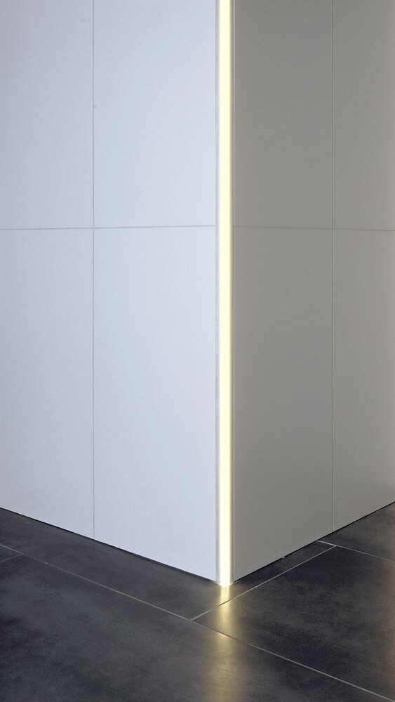 Exklusives LED-Profil von Deko-Light in weißer Lackierung für eine stimmungsvolle Beleuchtung