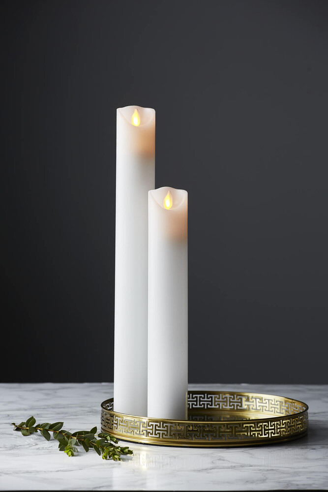 Glanzende weiße LED Kerzen von Star Trading mit atemberaubender, beweglicher Flamme