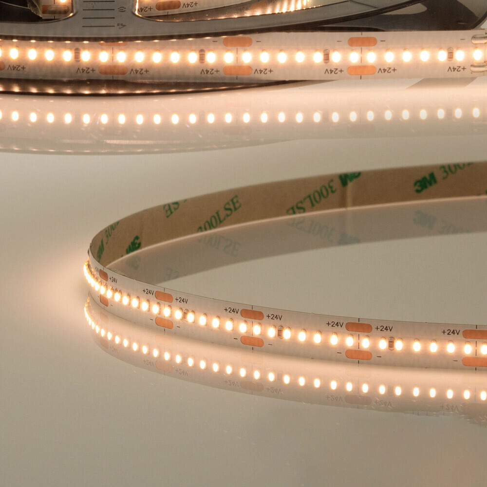 Professioneller LED-Streifen von Isoled mit hochwertigen, warmweißen LEDs