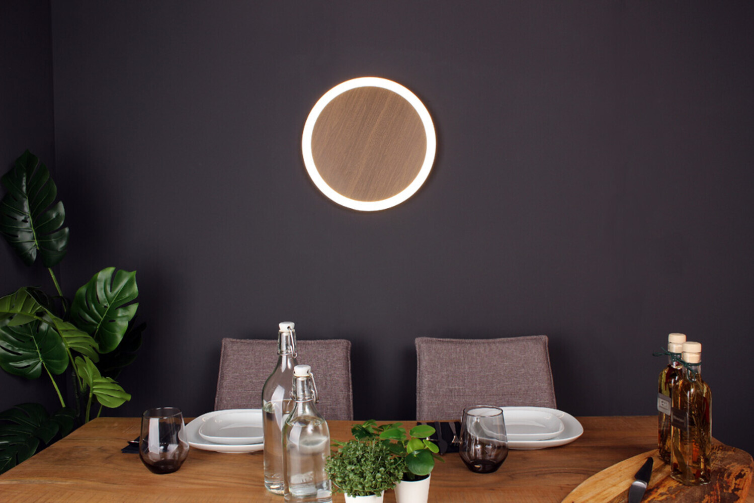 Moderne Deckenleuchte MOON von ECO-LIGHT aus matt schwarzem Holz mit energieeffizienter LED