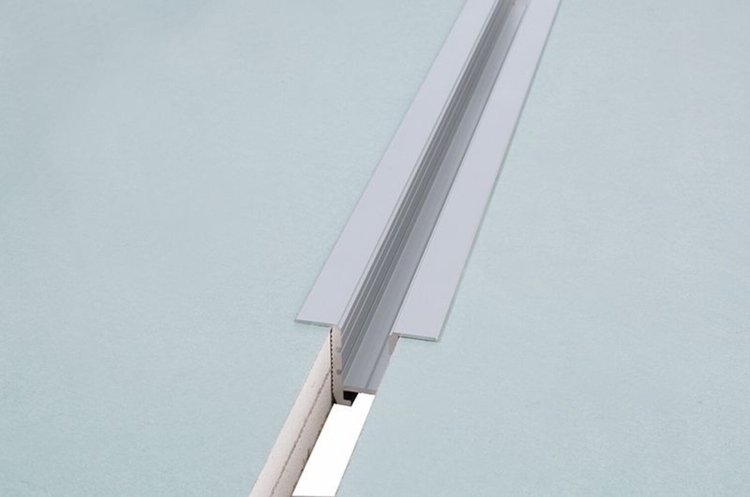 Luxuriöses, in Silber mattiertes LED Profil für 12mm LED Stripes von Deko-Light