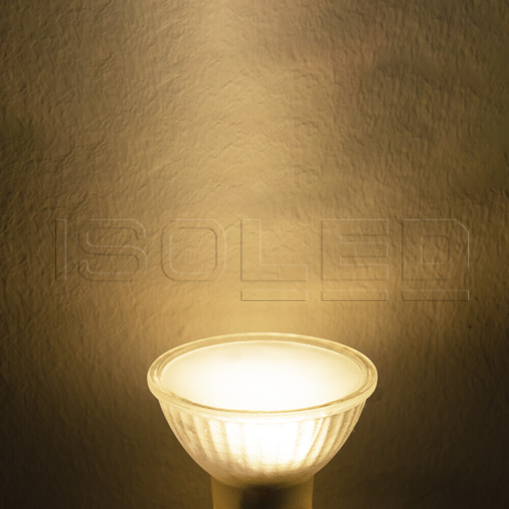 Warm weiß leuchtender GU10 LED Strahler von Isoled