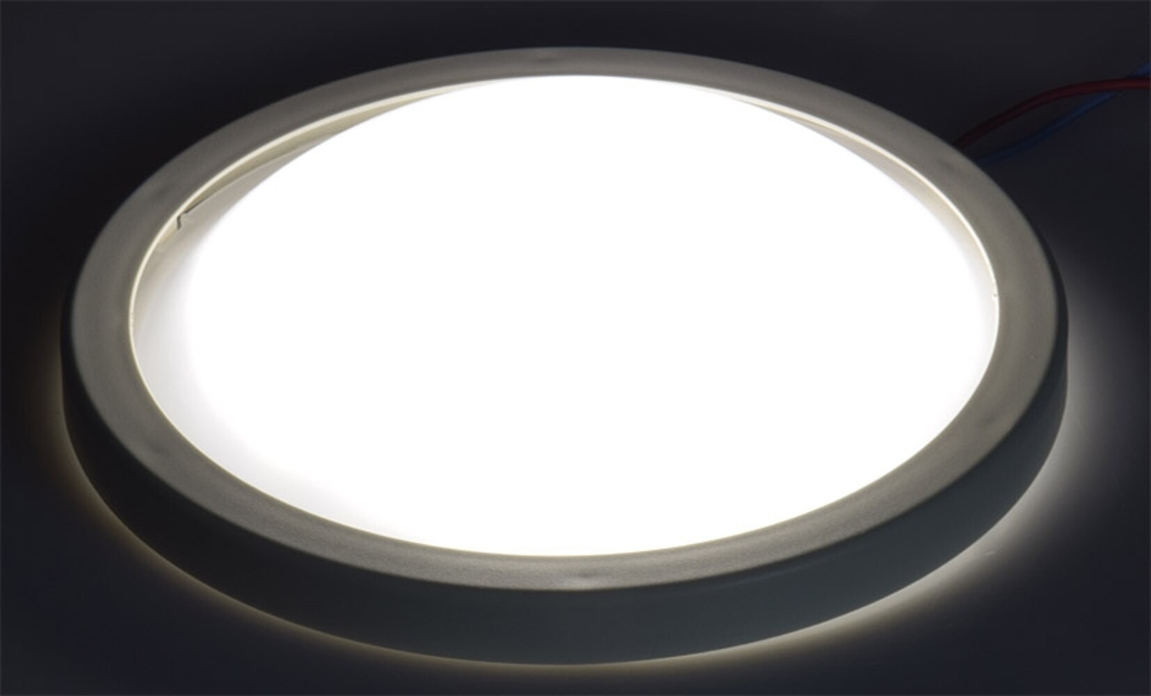 Hochwertiges LED Modul von ChiliTec mit hoher Leuchtkraft und warmweißer Lichtfarbe