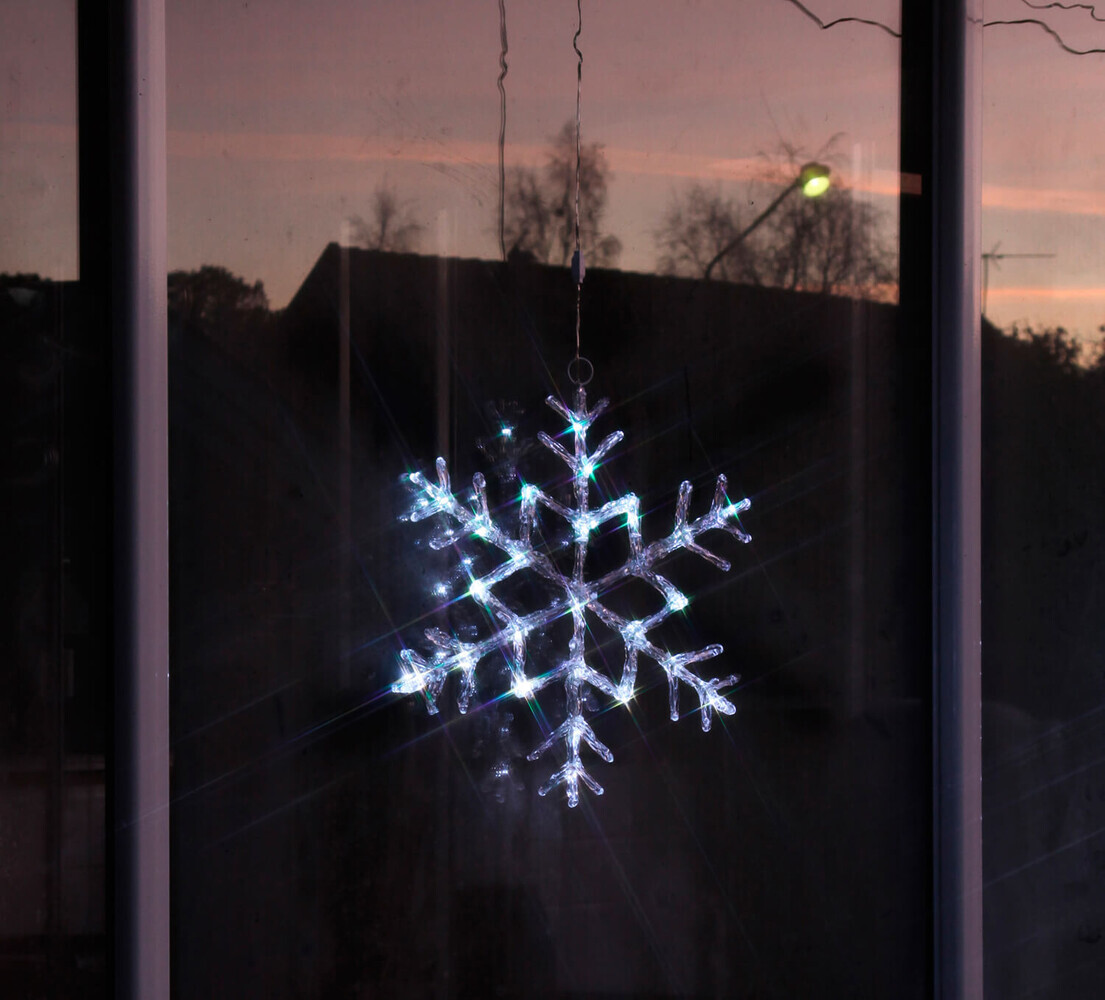 Beschwingt-leuchtendes Fensterbild in der Gestalt einer Schneeflocke von Star Trading