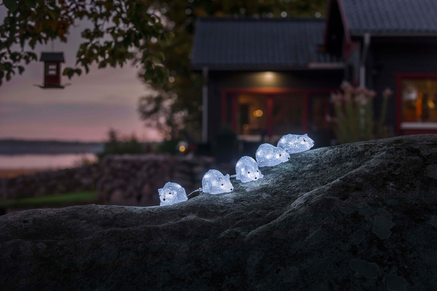 Leuchtfiguren von Konstsmide - LED Universum - 5er Set mit 40 kalt weißen Dioden und einem 24 Außentrafo in weißem Kabel