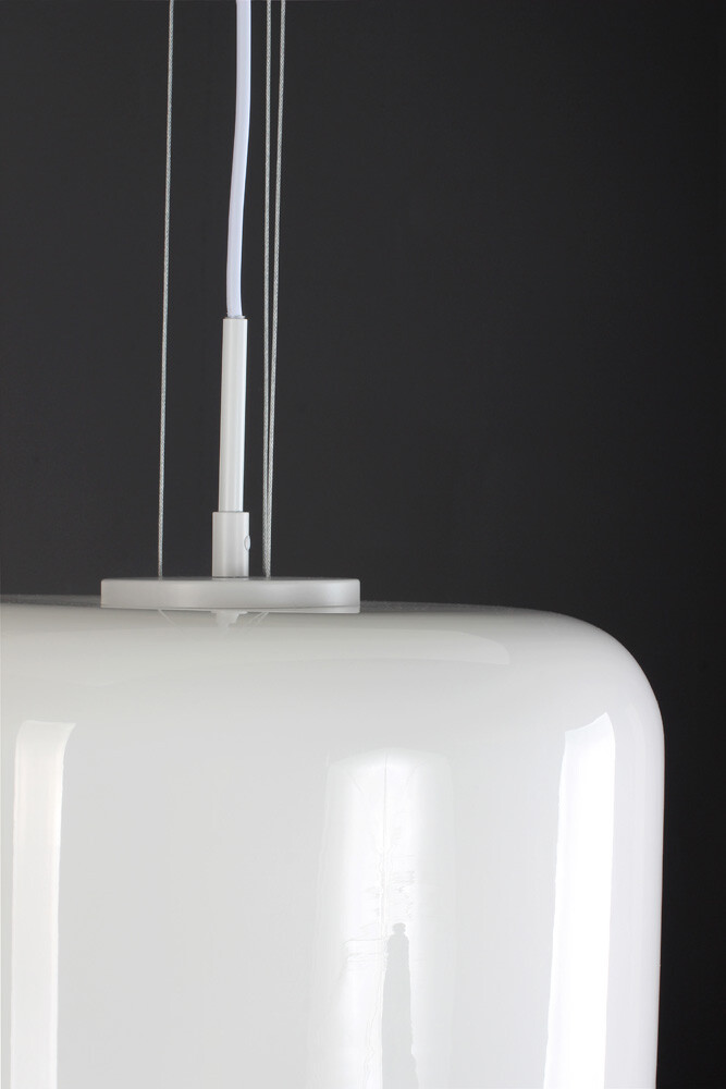 Stilvolle, helle und moderne Pendelleuchte von ECO-LIGHT mit weißem Glas