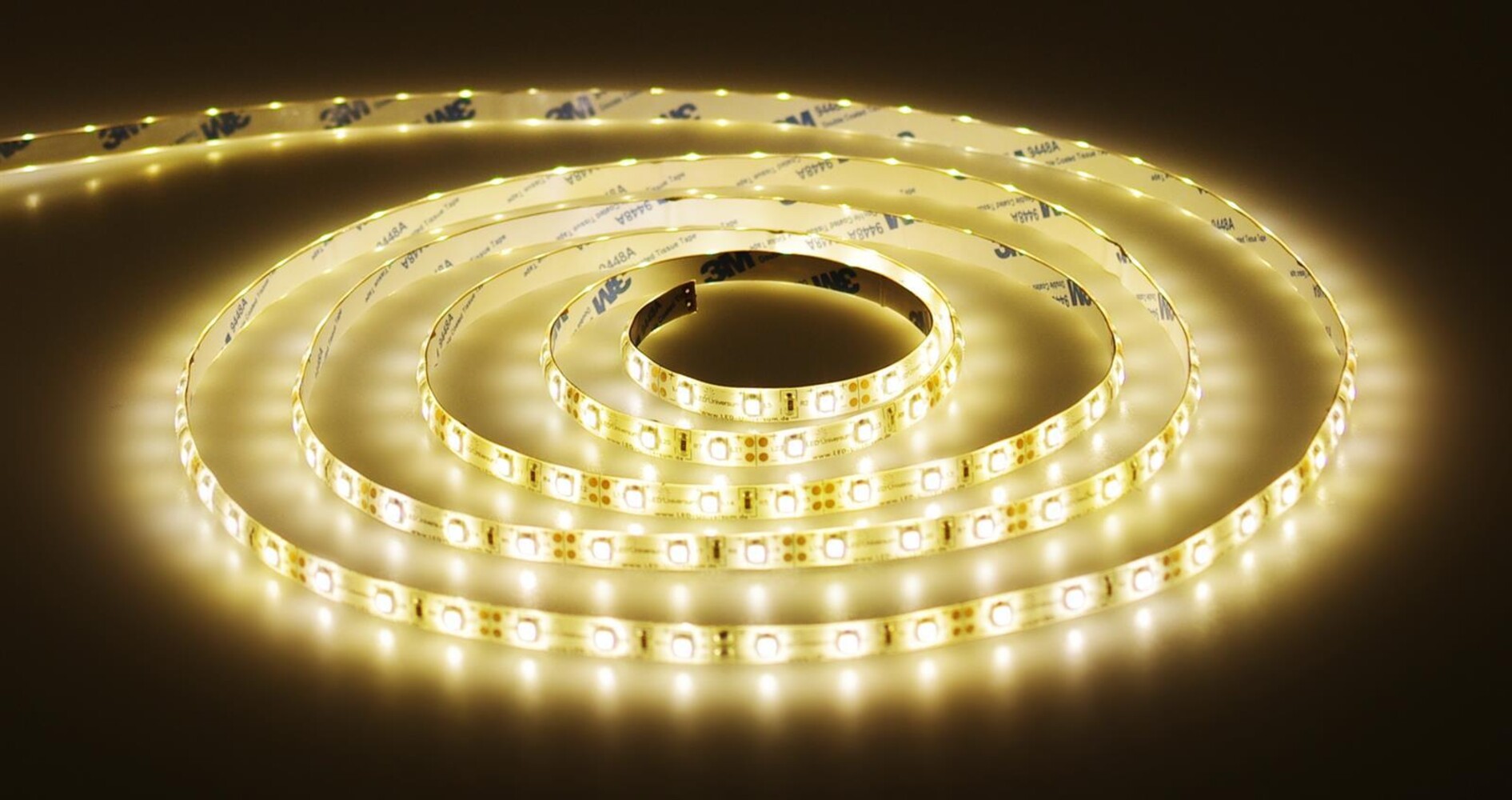 Hochwertiges LED Universum von NA mit starkem, warmweißem Licht für 12V Anwendungen