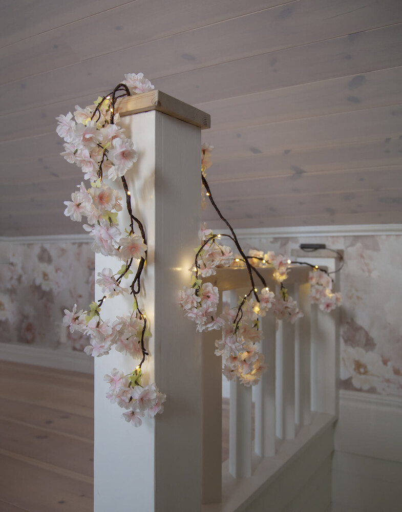 Pastellrosa Kirschblütengirlande mit warmweißen LED von Star Trading