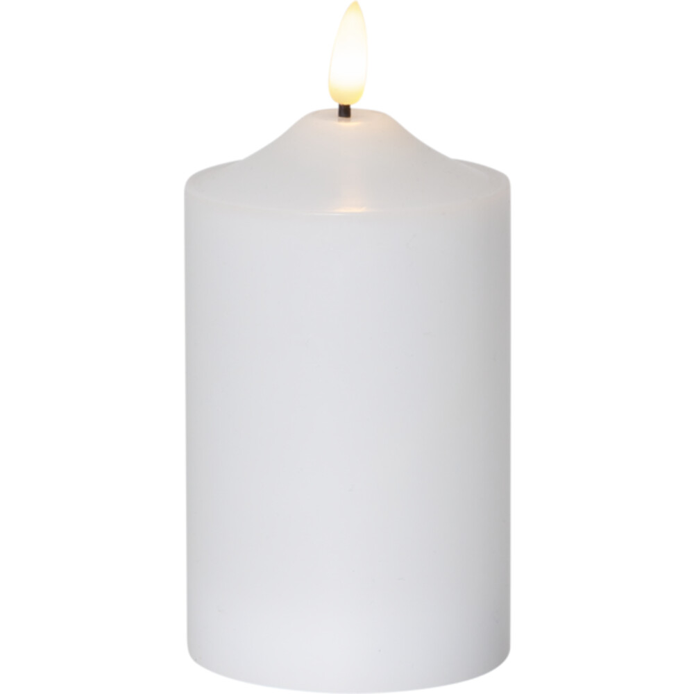 Eindrucksvolle weiße LED-Kerze mit warmer Flamme von Star Trading